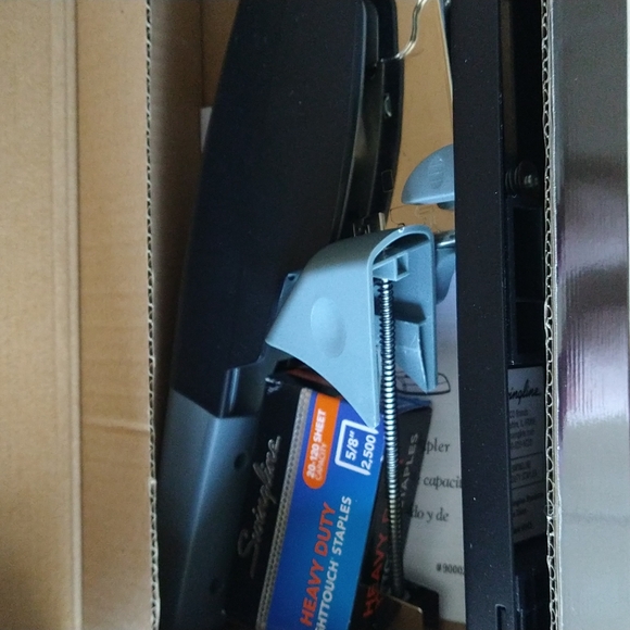 Swingline Heavy Duty Stapler, High-Capacity, 210 Sheet Capacity, Black - Picture 3 of 3